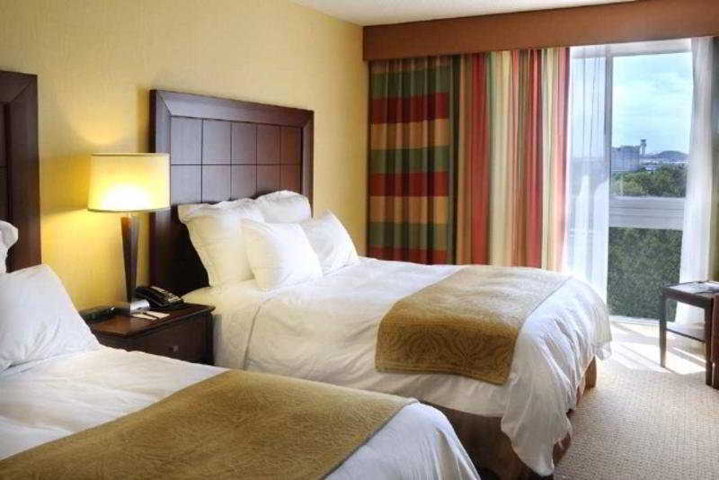 Sheraton Toronto Airport Hotel & Conference Centre Buitenkant foto